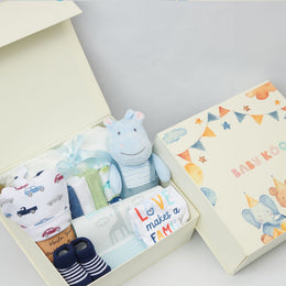 LOVE MAKES A FAMILY HAMPER